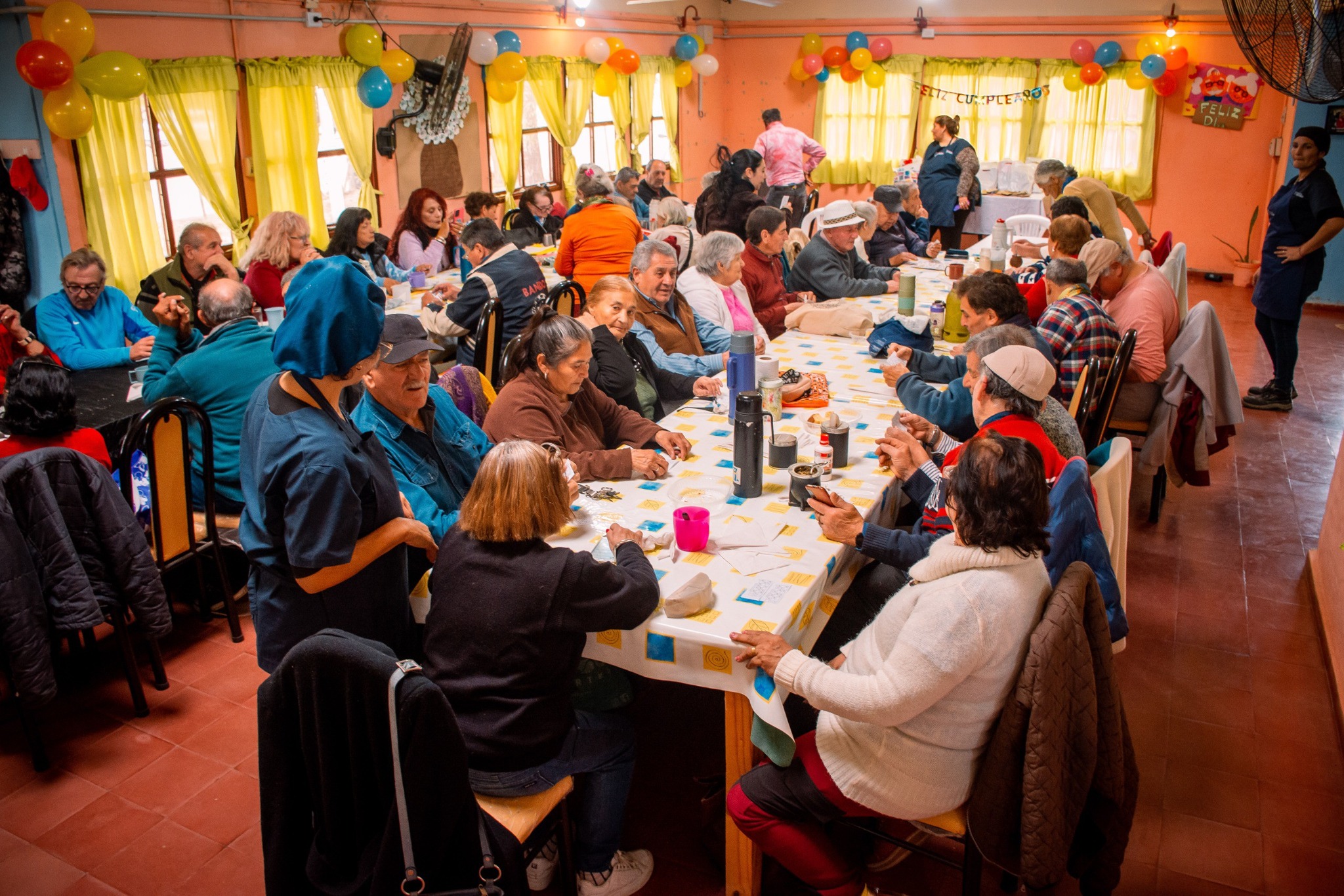 FESTEJAMOS LOS CUMPLEAÑOS DE NUESTROS ABUELOS Y ABUELAS