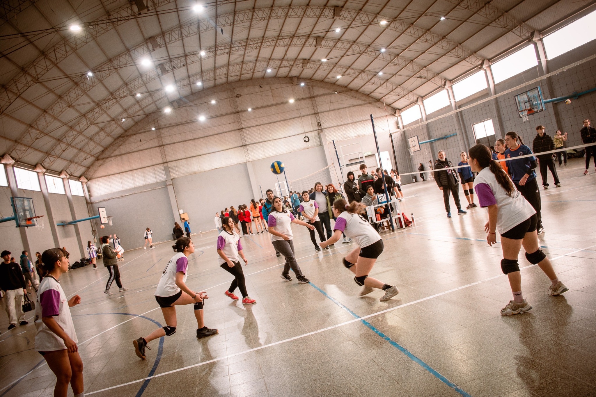 EL VÓLEY FEMENINO SE DESTACÓ EN LOS JUEGOS DEPORTIVOS DE LA CIUDAD